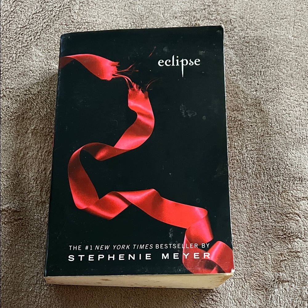 Eclipse by Stephenie Meyer Paperback